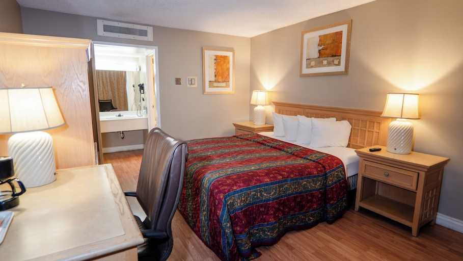 Bedroom 2, G T Hotels Inn & Suites Extended Stay, San Bernardino