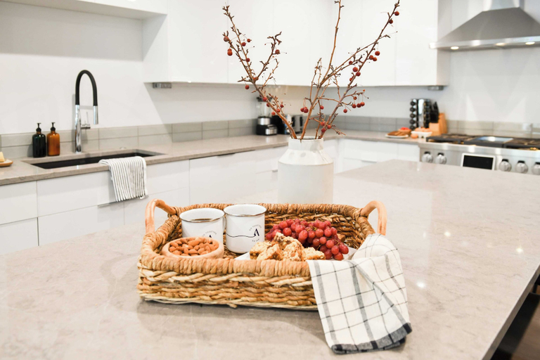 Food & Drinks 4, Webster by Avantstay Central Location w/ Hot Tub and Patio, Summit