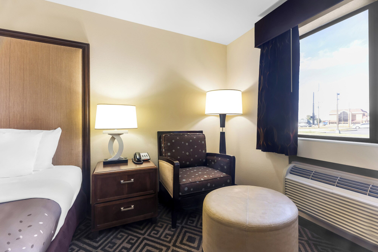 Bedroom 3, Travel Inn & Suites - Sikeston/Miner (i-55 Exit-67), Scott