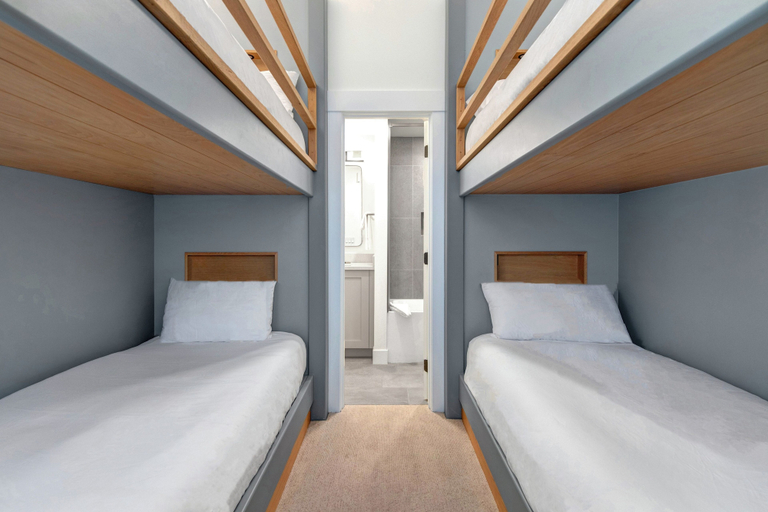 Room 3, Ski Captain Molly 3 Bedroom Condo, Summit