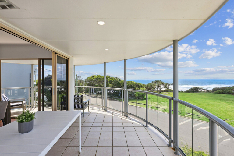 Outdoor dining, Oceanside Apartment With Views of Yaroomba Beach, Maroochy - Coastal North