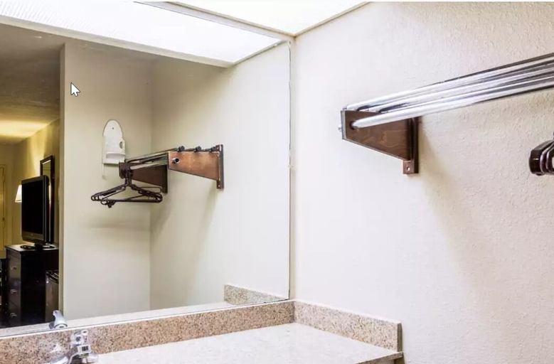Bathroom, Econo Lodge Birmingham - Hoover, Jefferson