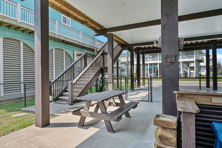 Terrace/patio 4, Outlaw's Inn 3 Bedroom Home, Galveston