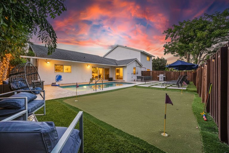 Primary image, Heated Pool - Putting Green - 5 min From Beach!, Broward