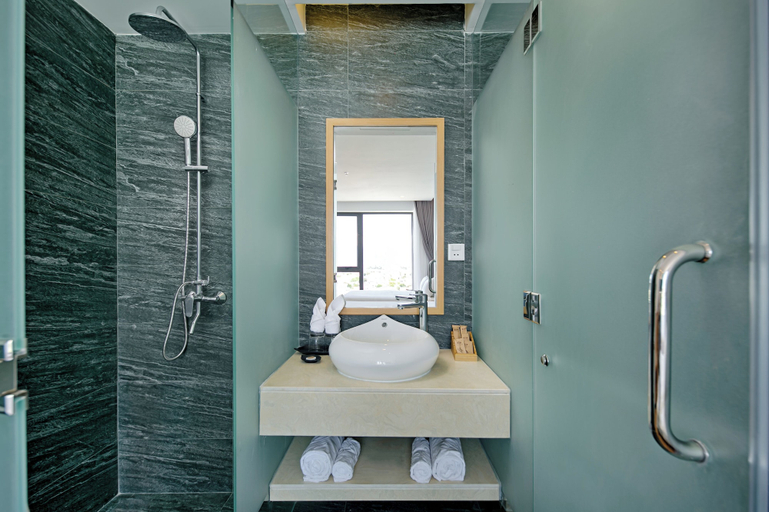Bathroom 5, Seashore Hotel & Apartment, Da Nang