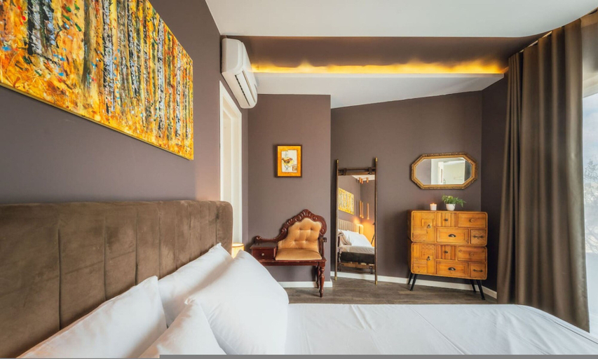 Room 2, Balanzone s Creative Penthouse