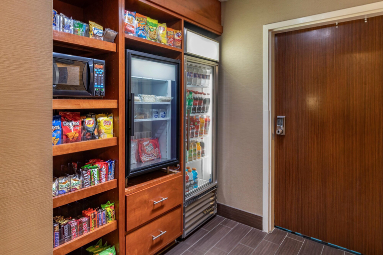 Food & Drinks 5, Comfort Inn & Suites North Dallas - Addison, Dallas
