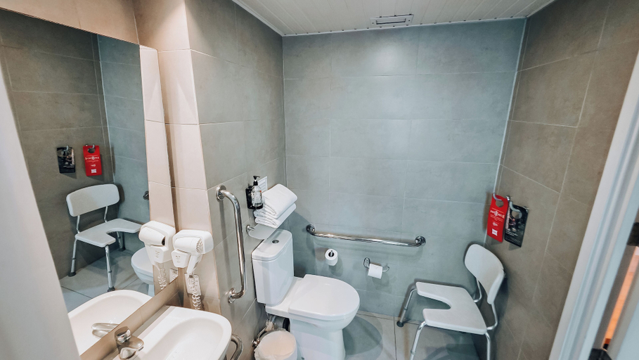 Bathroom 3, Hotel ibis Santiago Providencia, Santiago