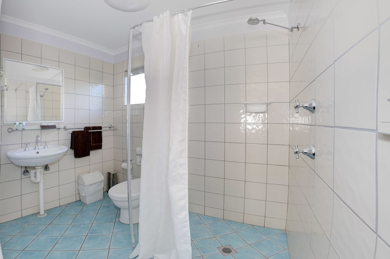 Bathroom 3, Bali Hi Motel, Great Lakes