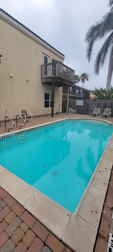 Sport & Beauty 5, Beach & Palms Condo 2 Bedroom Condo by RedAwning, Cameron