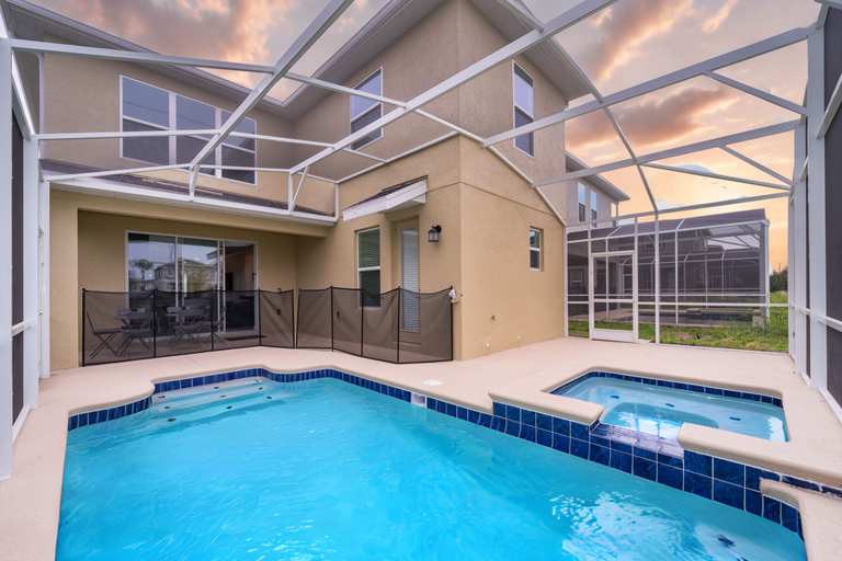 Room 1, Champions Gate 5BR w Pool Sleeps 12, Osceola