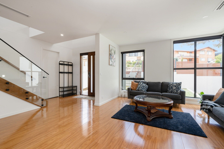 Living room 4, Spacious 5-bed Family Home in Giralang, Canberra