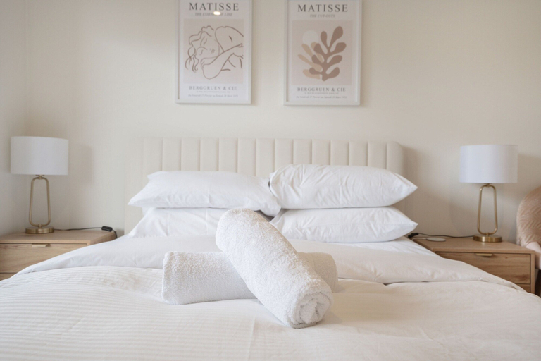 Room 5, Ground Level 1-bed: Courtyard & Alfresco Dining, Canberra