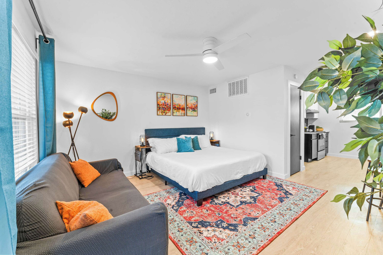 Room 4, Prime Soco Cute Studio w Laundrywifi 7 Min to DT, Travis
