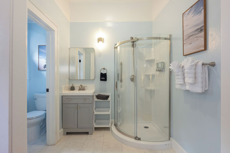 Bathroom 3, BytheSea Inn, San Mateo