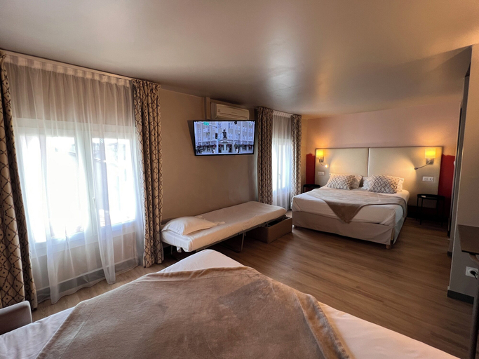 Bedroom 3, Majestic Hotel, Gard