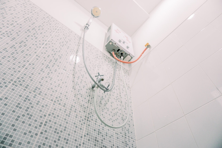 Bathroom 3, Homey And Warm 1Br At Sentraland Cengkareng Apartment, Jakarta Barat