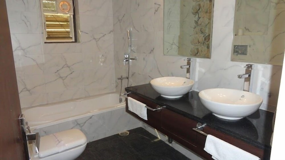 Bathroom 4, SUKHMANTRA RESORT AND SPA, North Goa