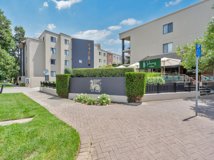 4, Sleek 2-Bed Apartment in Vibrant Kingston, Canberra