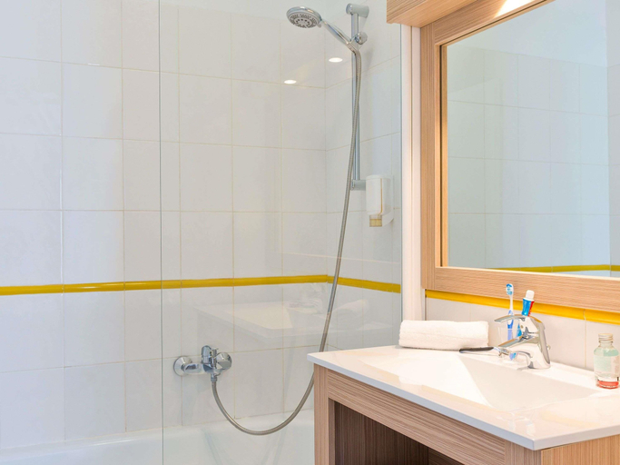 Bathroom 5, Aparthotel Adagio Access Nice Magnan, Alpes-Maritimes