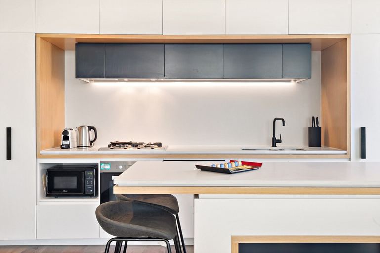 Private kitchen 2, Bright 2-bed Retreat With Pool, Gym & Sauna Access, Melbourne