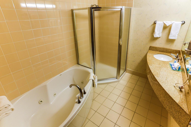 Bathroom, Grand Harbor Resort, Dubuque