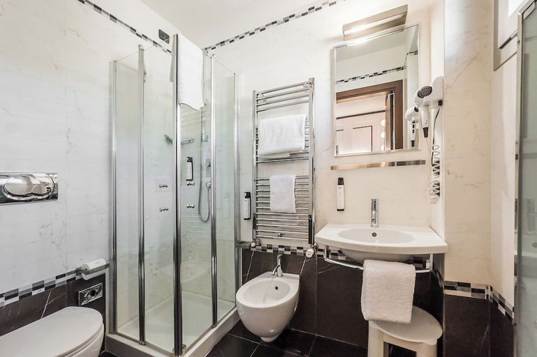 Bathroom 2, JOIVY Together Urban Resort, Florence