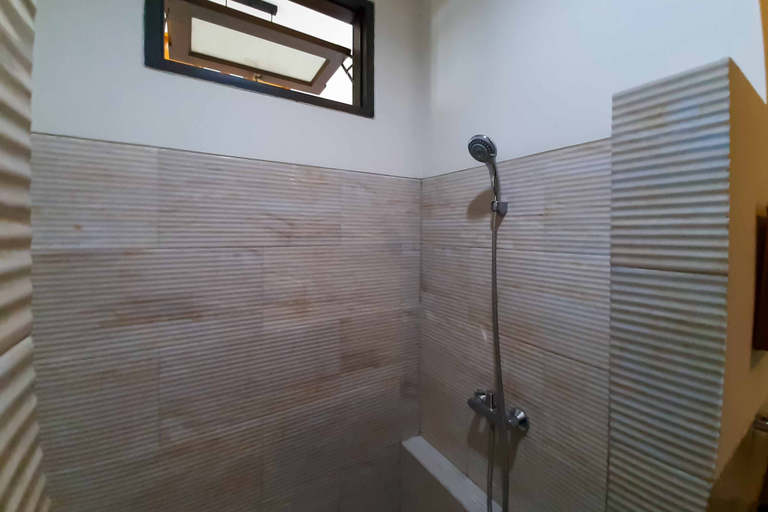 Bathroom 5, Bangka Suite Mitra RedDoorz, South Jakarta