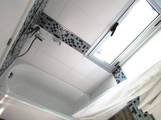 Bathroom 5, Arenas del Mar Apartments, n.a351