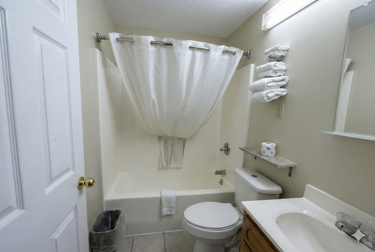 Bathroom 3, Hotel O Englewood-South Denver CO, Arapahoe