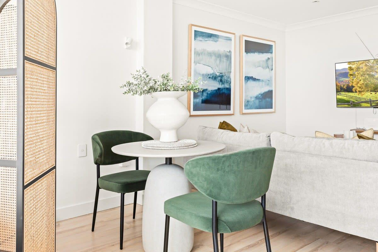 Others 5, Chic Studio with a Pool and Moments from Shop, Sydney