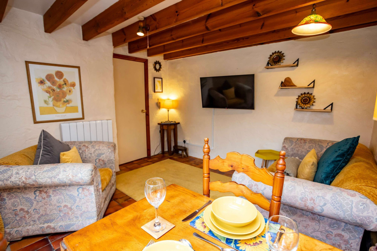 Others 5, The Stable - One Bedroom Apartment - St Florence, Pembrokeshire