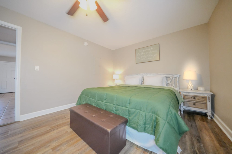 Room 2, Convenient to Ole Miss The Square, Lafayette