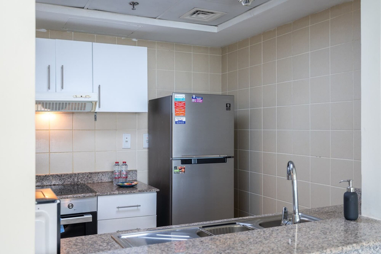 Room 2, Refined 1BR Retreat in The Point Tower - Marina, Dubai