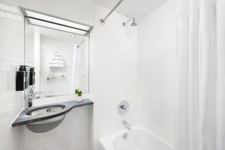 Bathroom 4, The Shoreham, New York