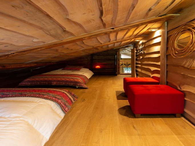 Room 2, Spacious Wooden Chalet With Covered Terrace, Baarle-Nassau
