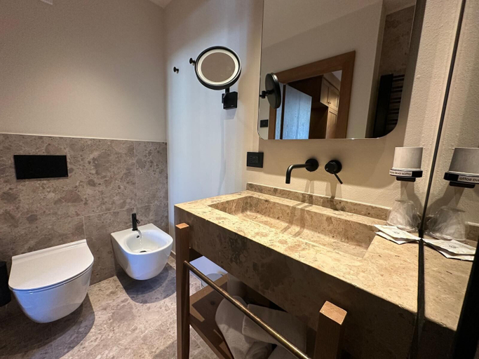 Bathroom 4, Hotel Serena, Belluno