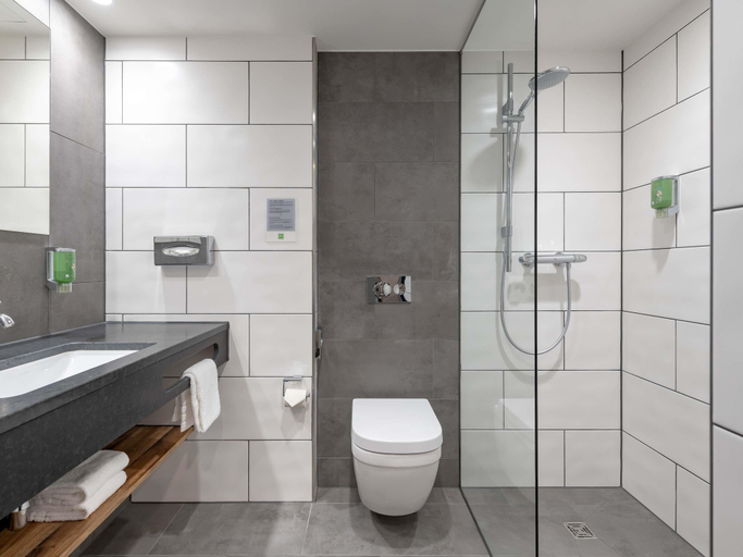 Bathroom 4, ibis Styles Hamburg-Barmbek, Hamburg