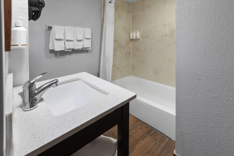 Bathroom 4, Baymont by Wyndham Downtown Detroit, Wayne
