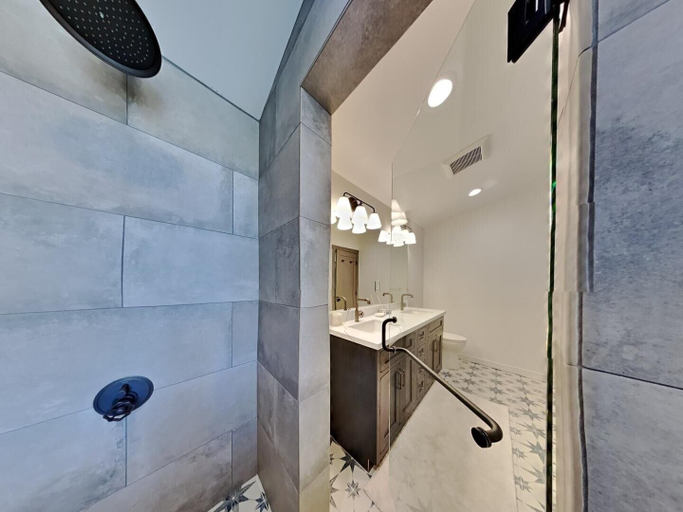 Bathroom 4, 1849 Condos 642 3 Bedroom Home, Mono