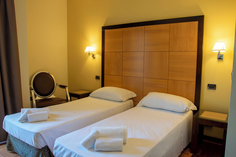 Bedroom 4, Regent Beach Hotel & Apartments, Reggio Di Calabria