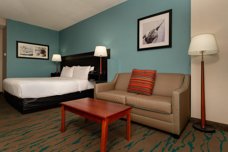 Bedroom 3, Gateway Hotel & Suites Ocean City, an Ascend Collection Hotel, Worcester