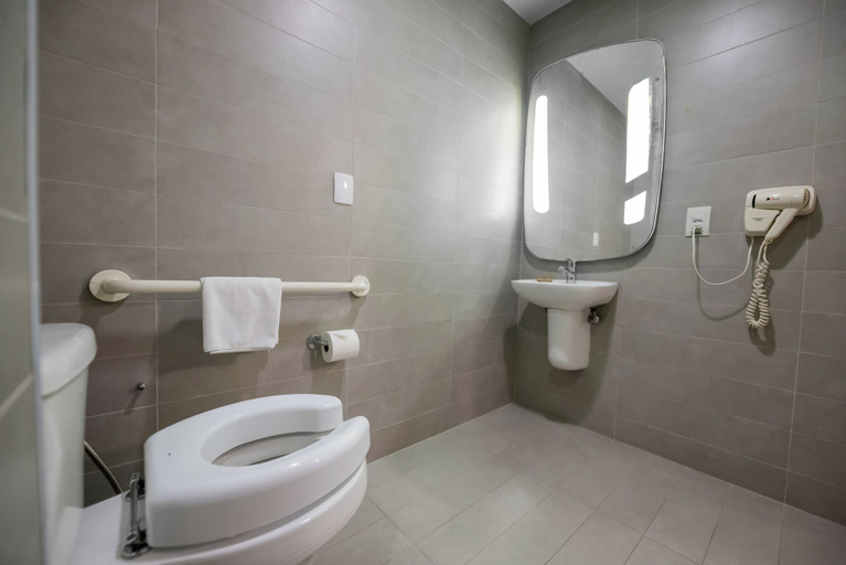 Bathroom 4, ibis Florianopolis, Florianopolis