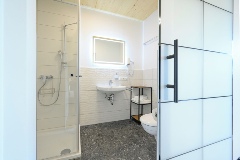 Bathroom 5, Landgasthof zur Sonne, Dillingen an der Donau