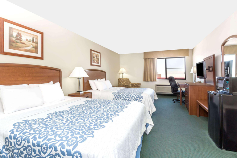 Bedroom 3, Days Inn by Wyndham Sidney NE, Cheyenne