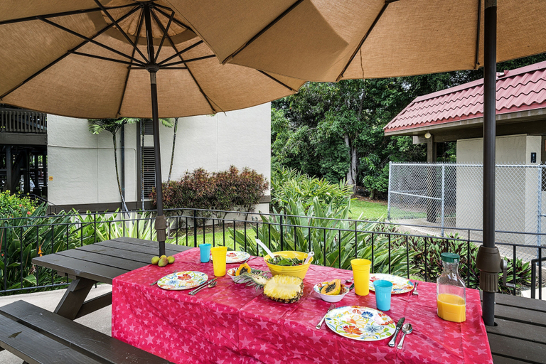 Outdoor dining, Kona Mansions E333 1 Bedroom Condo, Hawaii