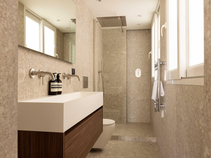 Bathroom 3, Elegant appt- AC-2BR-6P- Musee du Louvre, Paris