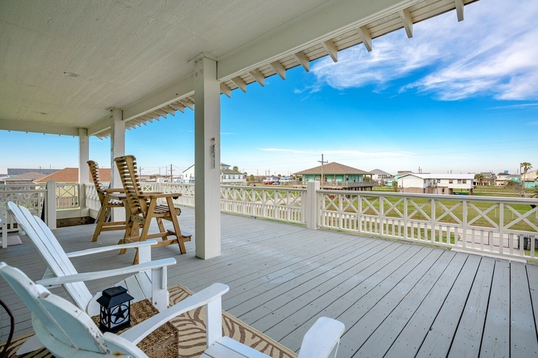 Terrace/patio 2, The Beach House 3 Bedroom Home by RedAwning, Galveston