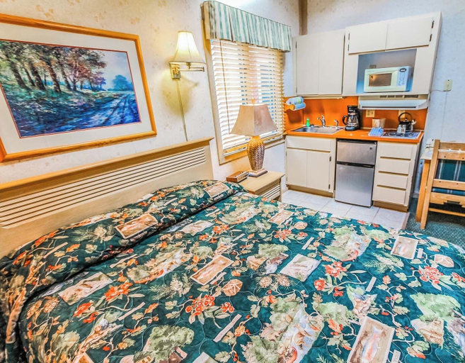 Bedroom 4, Smoketree Lodge, Watauga