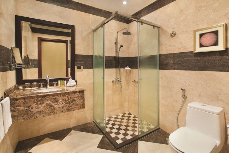 Bathroom 5, DoubleTree by Hilton Dhahran, Al Khobar